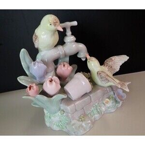 Porcelain Bird & Flowers Music Box Dean Martin Everybody Loves Somebody Sometime